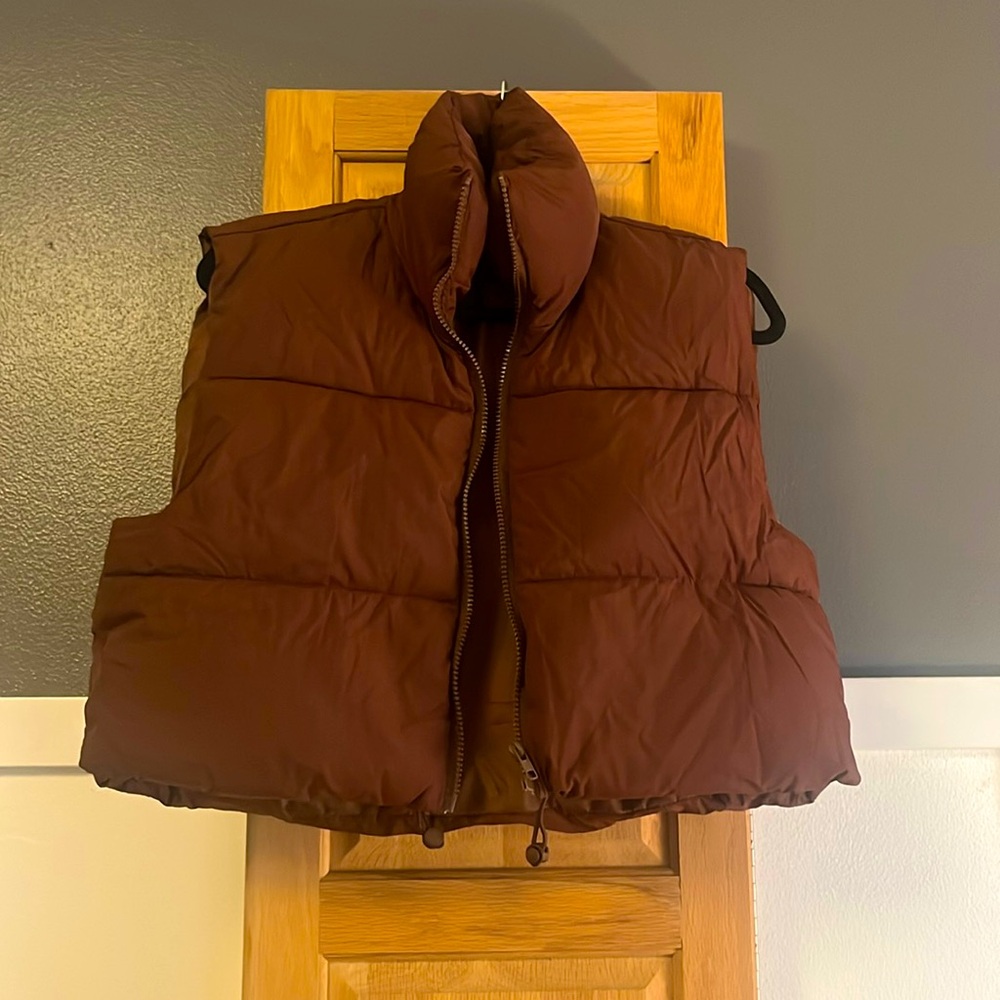 Cropped puffer vest